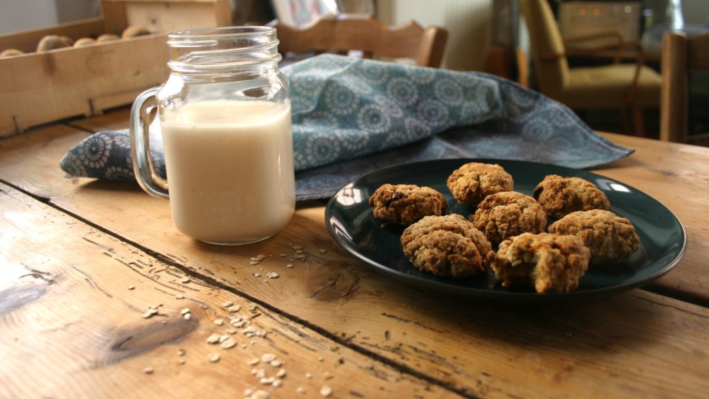 Recettes anti-gaspi : lait d'avoine maison + cookies salés d'okara